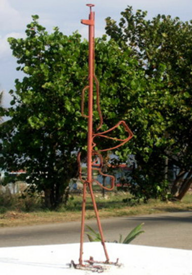 Kubas Revolution weiß sich zu verteidigen. Plastik vor einer Kas