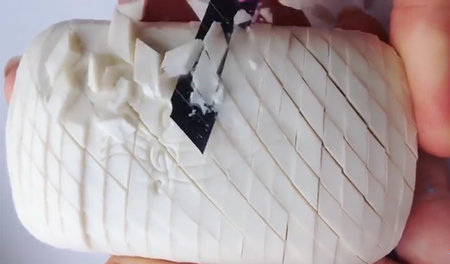 Ist das nicht entspannend? So sieht Soap Cutting aus.