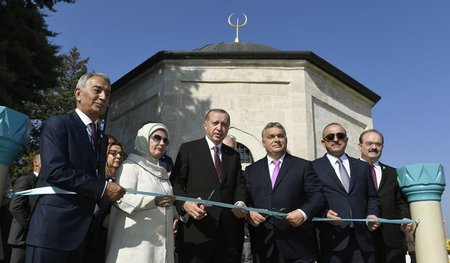 Der türkische Präsident Recep Tayyip Erdogan und der ungarische ...
