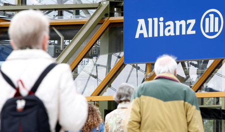 Der Versicherungskonzern sichert vor allem seine Profite ab