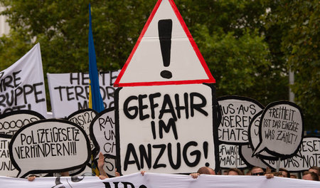 Unerwartet großer Widerstand. Proteste gegen die neuen Polizeige...