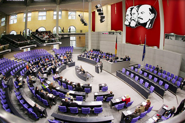 Nur einige Handgriffe, und der Bundestag ist eine Volksvertretun... Nur einige Handgriffe, und der Bundestag ist eine Volksvertretun...