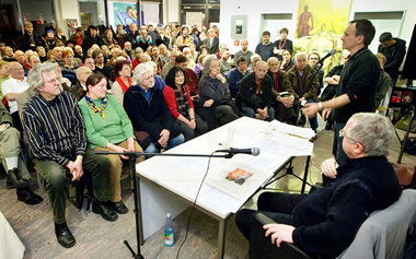 Volles Haus – Chefredakteur Arnold Schölzel und Geschäftsführer ... Volles Haus – Chefredakteur Arnold Schölzel und Geschäftsführer ...