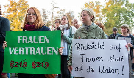 Solidarität mit Kristina Hänel: Kundgebung vor dem Gießener Land...