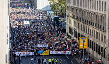 Ziemlich viele Menschen: Hunderttausende demonstrierten am verga... Ziemlich viele Menschen: Hunderttausende demonstrierten am verga...
