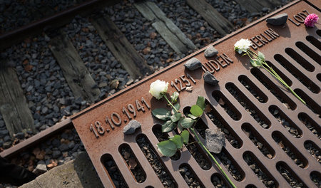 Von Gleis 17 in den Tod: Gedenkstätte am Bahnhof Berlin-Grunewal...