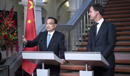 Zufrieden: Die Regierungschefs Li Keqiang (l.) und Mark Rutte am...