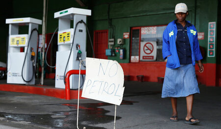 Kein Treibstoff in Harare: Viele Güter des täglichen Bedarfs sin...
