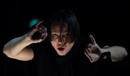 »Konzentriert-orgiastisch gesteuerte Masse und Magie«: Teodor Cu... »Konzentriert-orgiastisch gesteuerte Masse und Magie«: Teodor Cu...