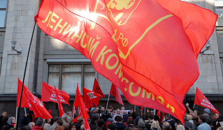 Kundgebung der russischen KP gegen die Erhöhung des gesetzlichen...