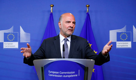 EU-Wirtschaftskommissar Pierre Moscovici fordert Italien zum Kür...