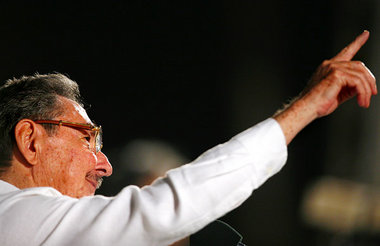 Weiterführende Rolle: Raúl Castro im Editorial der Tageszeitung ...