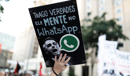 »Er lügt auf Whats-App«: Protest gegen Jair Bolsonaro am Sonnabe...
