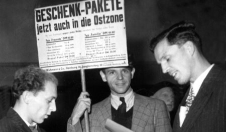 Die Kampfgruppe gegen Unmenschlichkeit stellte sich in der Öffen... Die Kampfgruppe gegen Unmenschlichkeit stellte sich in der Öffen...