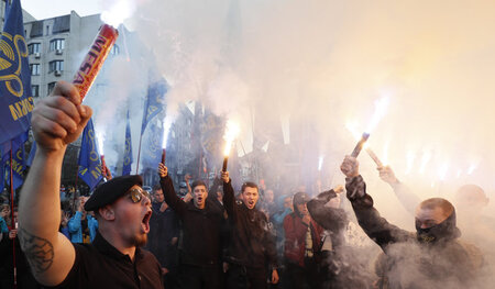 Bedingungsloser antirussischer, chauvinistischer Kurs: Neonazis ...