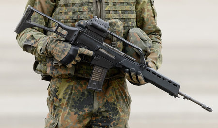 Ein Gewehr »G 3«, wie es in alle Welt exportiert wurde, wo es ge...
