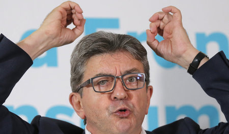 Teilt aus gegen Polizisten und Journalisten: Jean-Luc Mélenchon ...