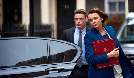 Tough love: Bodyguard David Budd (Richard Madden) und seine Mini...