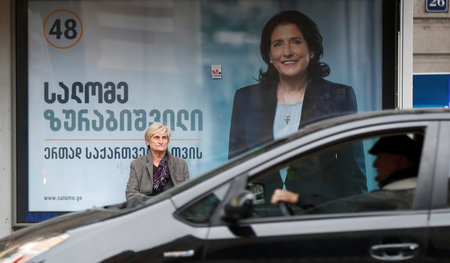 Aussichtsreiche Kandidatin: Wahlplakat mit dem Bild von Salome S...