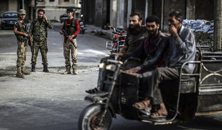 Idlib, 13. Oktober: Milizen-Checkpoint im Nordwesten der Stadt