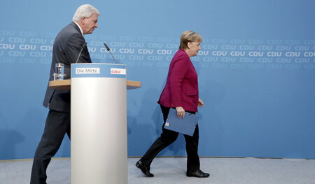 Schleichender Abgang von der Bühne: Angela Merkel, Bundeskanzler...