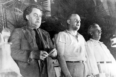 Georgi Dimitroff, Maurice Thorez und Wilhelm Pieck (v. l.) bei V... Georgi Dimitroff, Maurice Thorez und Wilhelm Pieck (v. l.) bei V...