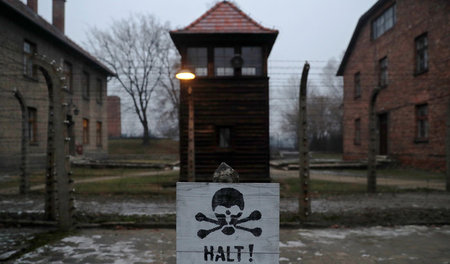Auf dem Gelände des früheren Vernichtungslagers Auschwitz (Archi...
