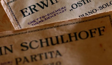 Eindrucksvolle Kraftentfaltung: Die Arbeitermassen sollen sich i...