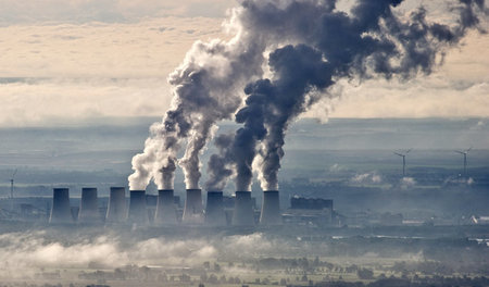 Schwarze Raucher. Anders als die hydrothermalen Quellen am Grund...