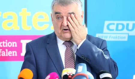 NRW-Innenminister Reul (CDU) hat die Rechnung womöglich ohne die...