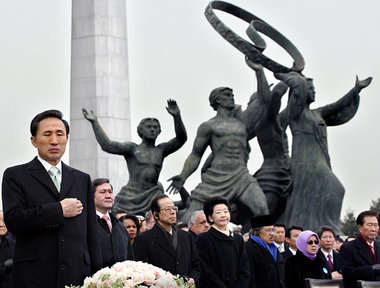 Lee Myung-Bak bei seiner Amtseinführung vor dem Parlament in Seo...