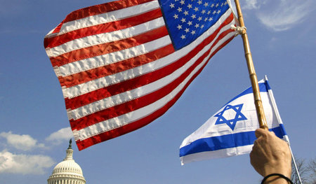 Um seine Besatzungspolitik durchziehen zu können, braucht Israel...