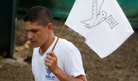 Ein langer Marsch zum Frieden: Ehemaliger FARC-Kämpfer in Meseta... Ein langer Marsch zum Frieden: Ehemaliger FARC-Kämpfer in Meseta...