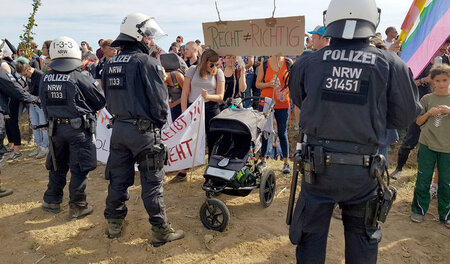 Polizeieinsatz im Hambacher Forst: »Re: Kohle oder Wald?« Polizeieinsatz im Hambacher Forst: »Re: Kohle oder Wald?«