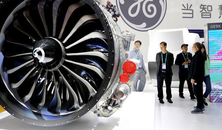 Ein Flugzeugtriebwerk von General Electric kann auf der Importme... Ein Flugzeugtriebwerk von General Electric kann auf der Importme...