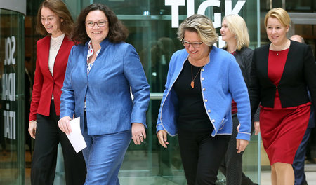 Zuversicht oder Selbsttäuschung? Andrea Nahles (2. v. l.) nach d... Zuversicht oder Selbsttäuschung? Andrea Nahles (2. v. l.) nach d...