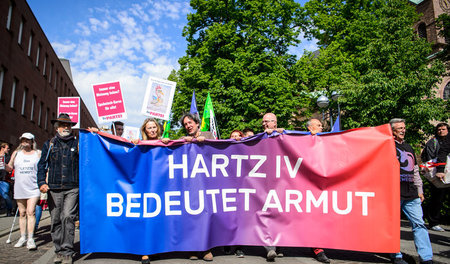 Proteste gegen Hartz IV in Karlsruhe im April 2018
