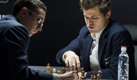 Mehr und weniger intuitiv: Fabiano Caruana und Magnus Carlsen En... Mehr und weniger intuitiv: Fabiano Caruana und Magnus Carlsen En...