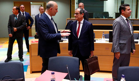 EU-Wirtschaftskommissar Pierre Moscovici belehrt Italiens Finanz... EU-Wirtschaftskommissar Pierre Moscovici belehrt Italiens Finanz...