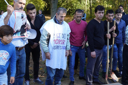 »Wer ist der Mörder unseres Sohnes?« – Vater von Amed A. bei der...