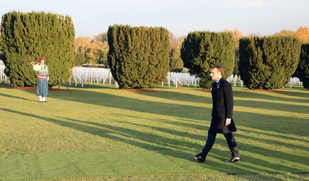 Frankreichs Präsident Emmanuel Macron am Dienstag in Douaumont b... Frankreichs Präsident Emmanuel Macron am Dienstag in Douaumont b...
