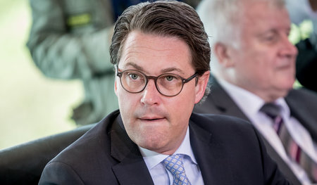 Mut zur Lücke: Bundesverkehrsminister Andreas Scheuer (CSU) in B... Mut zur Lücke: Bundesverkehrsminister Andreas Scheuer (CSU) in B...