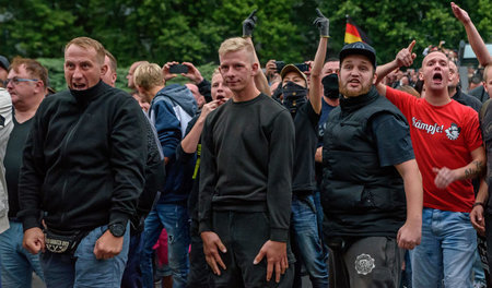 Die vielbeschworene »Mitte« versucht stets, sich von solchen agg... Die vielbeschworene »Mitte« versucht stets, sich von solchen agg...