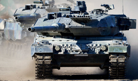 Mord »Made in Germany«: Panzer »Leopard 2 A6« aus dem Hause Krau...
