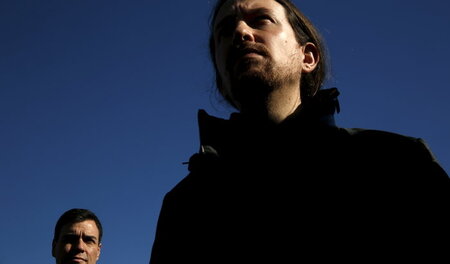 Pedro Sánchez (l.) und Pablo Iglesias wenden sich gegen die Brüs...