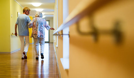 In Krankenhäusern und Altenheimen herrscht hierzulande Pflegenot...