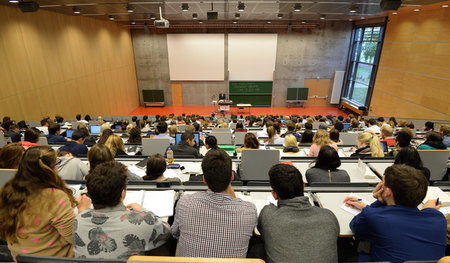 Der Bafög-Satz soll nach Jahren der Stagnation angehoben werden....