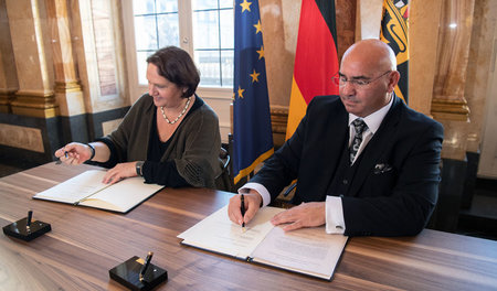Staatsministerin Theresa Schopper (Bündnis 90/Die Grünen) und La...