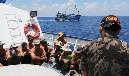 Razzia auf dem Boot eines Piratenfischers – »Makro: Mafia auf de...