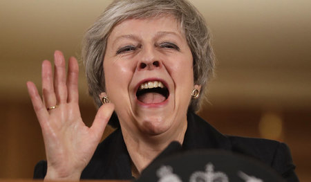 Hat noch gut Lachen: Die britische Premierministerin Theresa May...